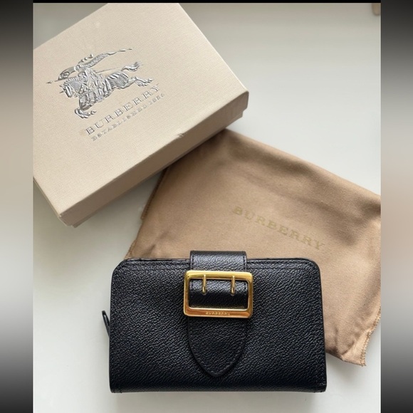 Burberry Handbags - 🔥Burberry Black Leather Compact Wallet
